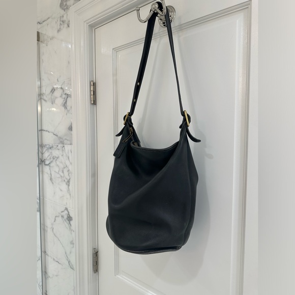 Coach Bucket Bag with leather Coach Tag , Great Condition ! - Picture 2 of 8